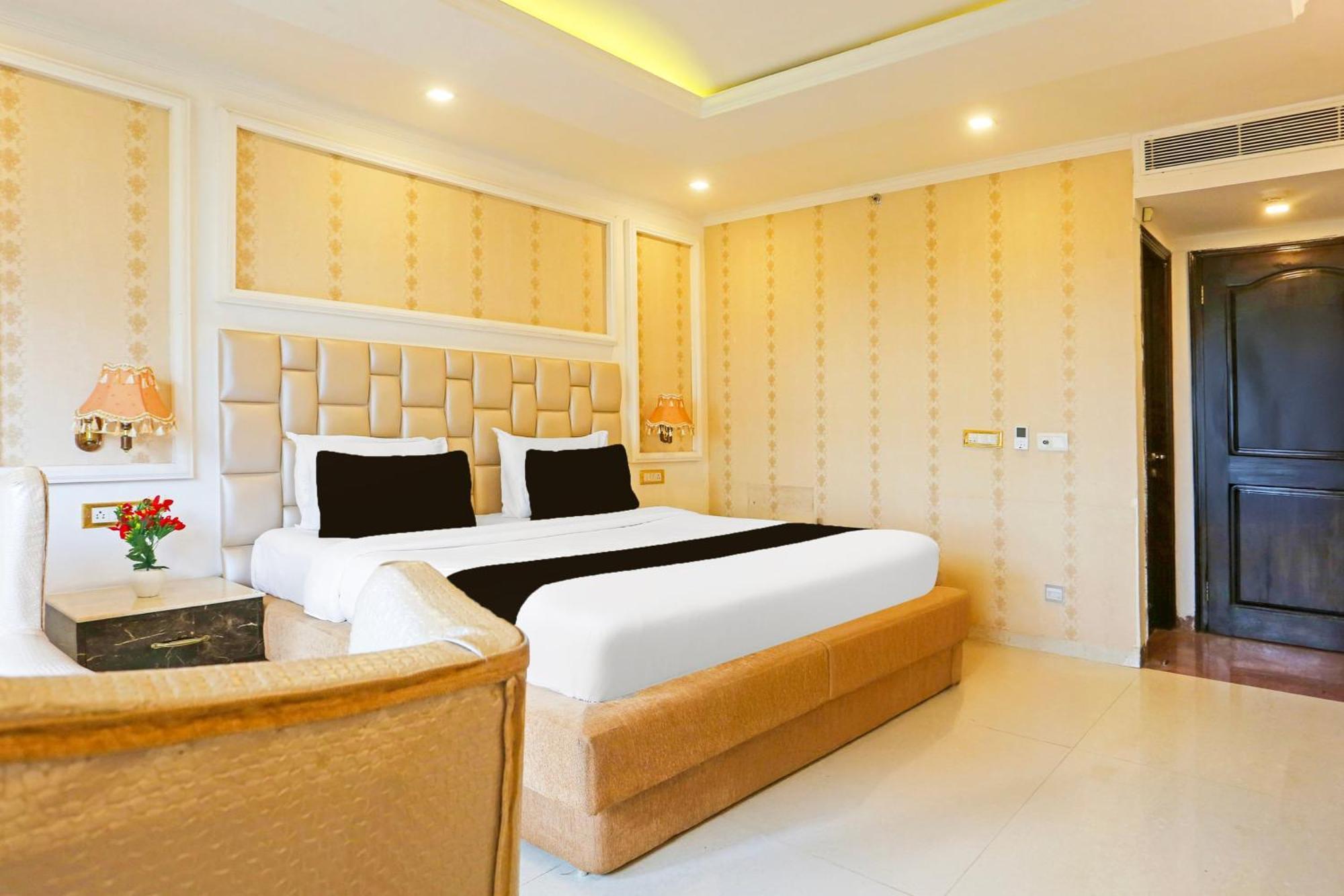 Super Townhouse Oak Dharamshala Near Maximus Mall Exterior photo